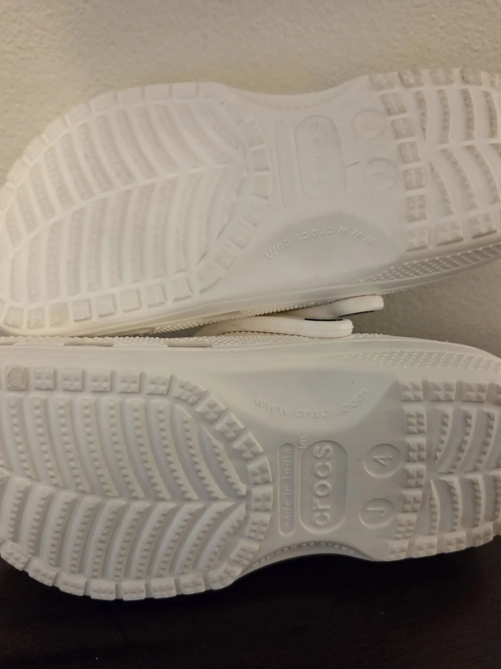 CROCS Kids Classic Clog - White, Size 4
